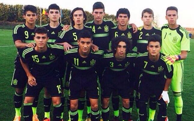 Pepelu junto al resto de compañeros de la Selección Española Sub 17