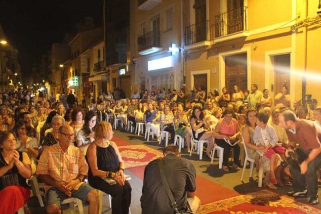 Público asistente al nombramiento de la Falla Centro