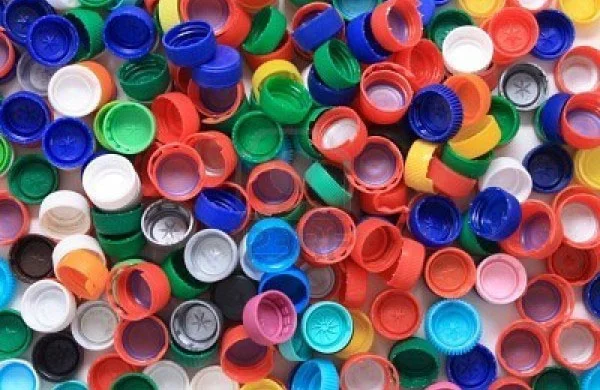 Recogida de tapones de plástico en La Marina Alta