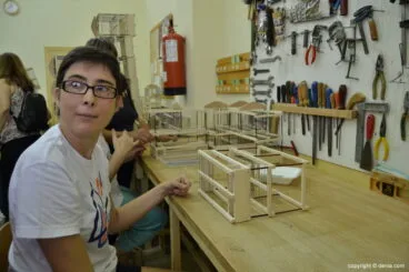 Usuarios de Aprosdeco haciendo manualidades