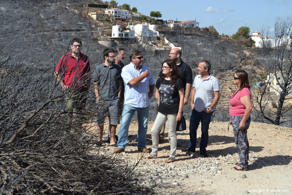 Compromís pedirá una comisión de investigación por el incendio del Montgó 1 Visita de Compromís al incendio
