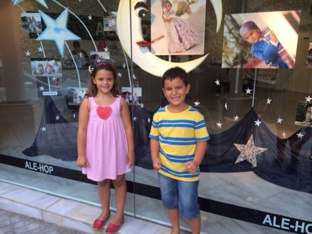 cargos infantiles de Baix la Mar en su escaparate