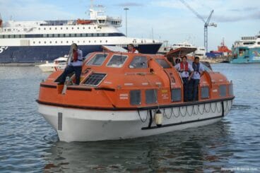 Llegada de la tripulación al puerto de Dénia