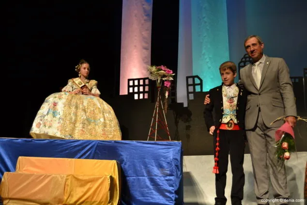 Agentes secretos y superhéroes en la presentación infantil de la Falla Diana 22 04 Presentación Infantil Falla Diana 2015 Pleitesía de Paco Arnau