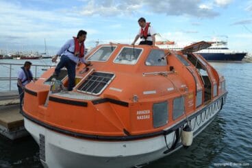 Llegada de la tripulación al puerto de Dénia