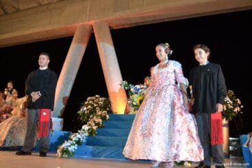 Presentación Falla Centro 2015 – Pleitesía de los cargos infantiles