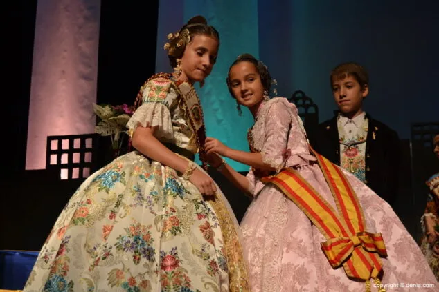 Agentes secretos y superhéroes en la presentación infantil de la Falla Diana 24 07 Presentación Infantil Falla Diana 2015 Candela Pastor