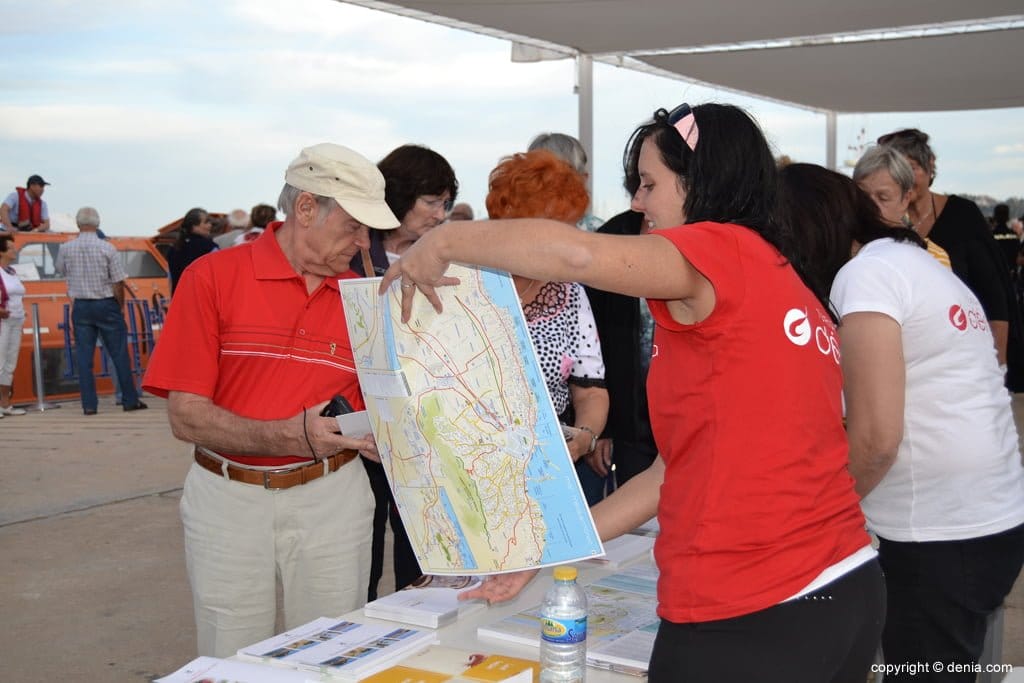 Información turística a los pasajeros del crucero alemán
