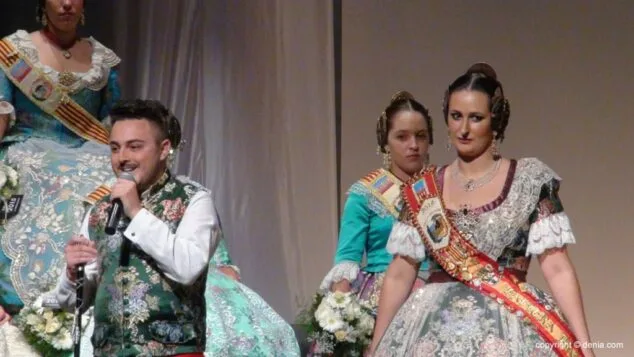 La Falla Saladar celebró el prólogo de sus 50 años en la presentación de Samantha Carbonell 15 13 Presentación Saladar 2015 Mikel Sáez