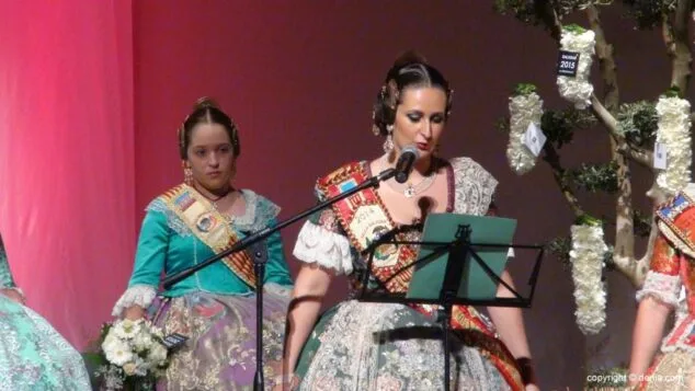 La Falla Saladar celebró el prólogo de sus 50 años en la presentación de Samantha Carbonell 16 14 Presentación Saladar 2015 Andrea Barber