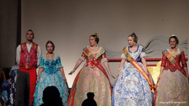La Falla Saladar celebró el prólogo de sus 50 años en la presentación de Samantha Carbonell 22 21 Presentación Saladar 2015 Falla Camp Roig