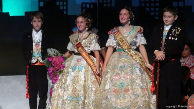 Agentes secretos y superhéroes en la presentación infantil de la Falla Diana 17 23 Presentación Infantil Falla Diana 2015 Despedida de los cargos 2014