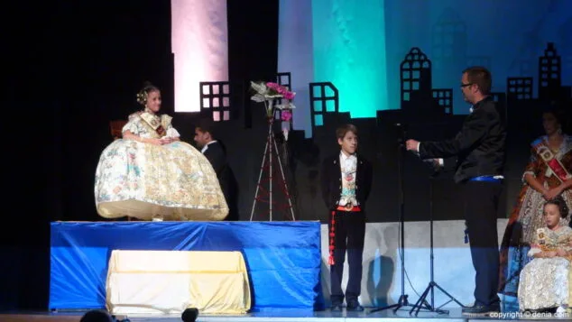 Agentes secretos y superhéroes en la presentación infantil de la Falla Diana 19 24 Presentación Infantil Falla Diana 2015 Exaltación de Inés