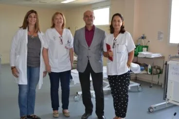 Doctora Gema Más junto a otros médicos