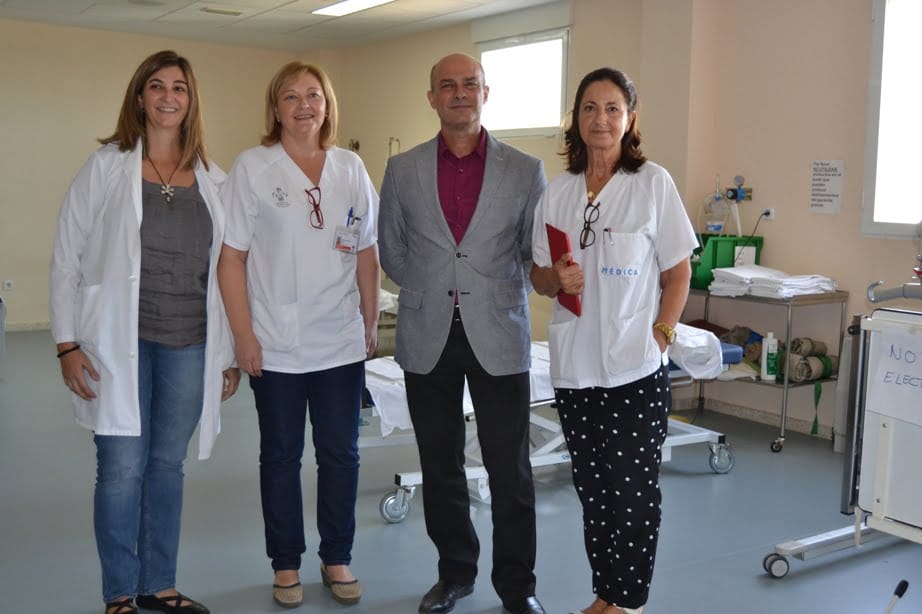 Doctora Gema Más junto a otros médicos