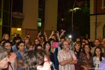 Gente que se quedó sin entrar