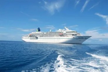 Llega un crucero a Dénia