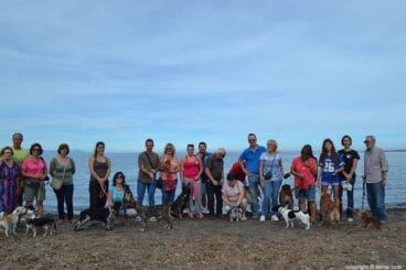 Mari Martínez con los amigos de los perros