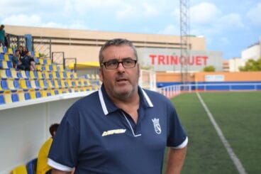 Paco Molina entrenador del CD. Dénia Juvenil A
