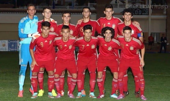 Pepelu con sus compañeros de la Selección Española Sub 17