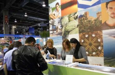Personal de Turismo Dénia en una Feria