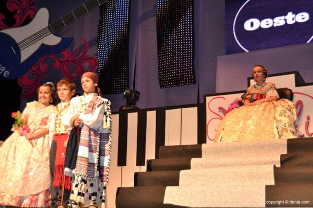 Port Rotes presenta a Natalia Andrada al ritmo de las canciones de Violetta 19 11 Presentación infantil Port Rotes Pleitesía de la falla Oeste