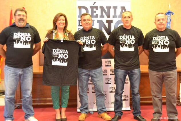 Ana Kringe con los Mayorales de Sant Roc.