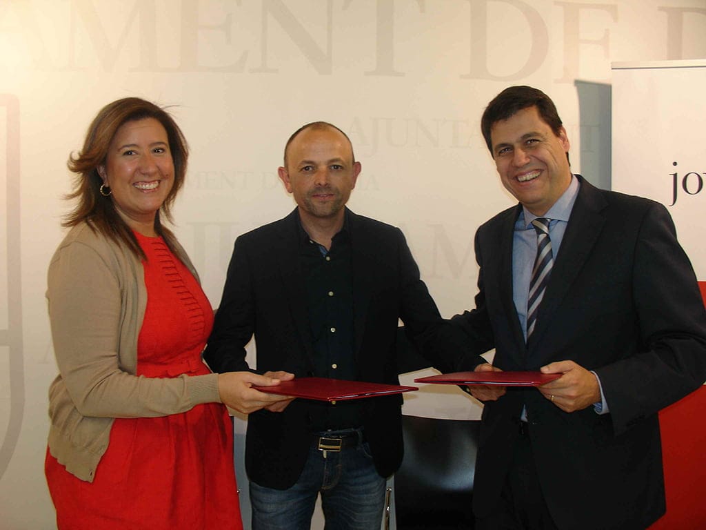 Ana Kringe junto a Emilio Sentí y César Quintanilla