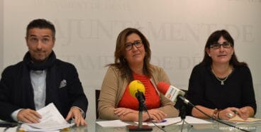 Ana Kringe junto a Vicente Chelet y María Mut