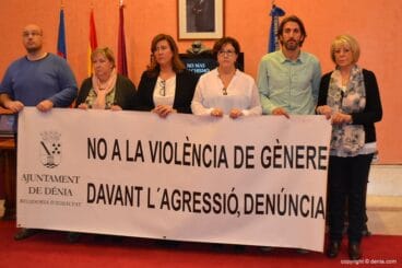 Ana Kringe junt a regidors del Consell de la Dona.