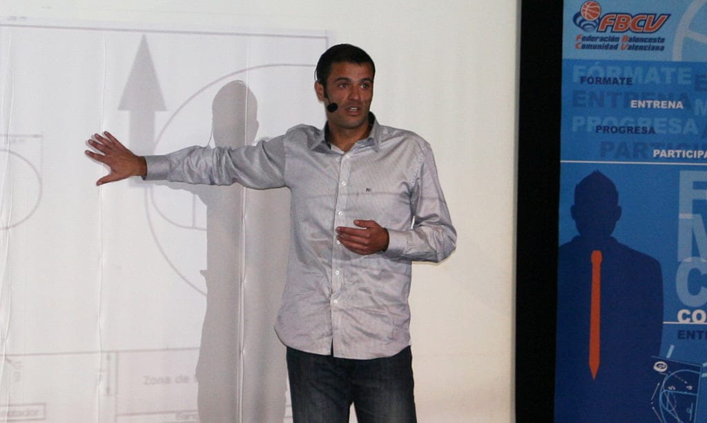 Fernando Calatrava durante un clinic