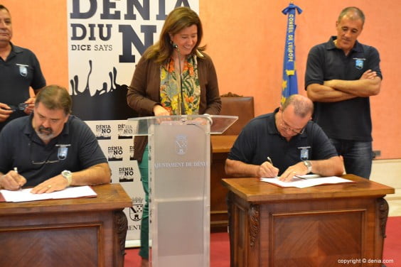 José Salvador Ronda y Emilio Fuentenebro firmando