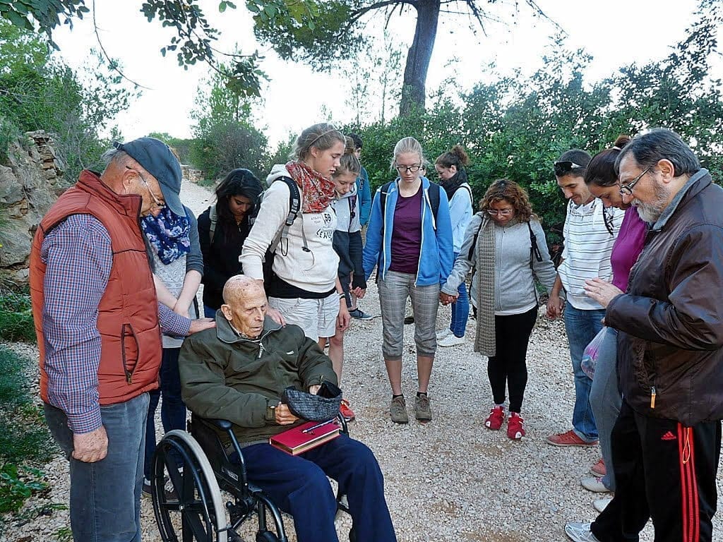 Notable participación en la I subida al Montgó "Juan Espí" 1 Juan Espí en el momento de dar la salida.