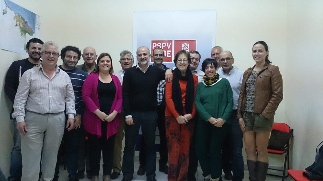 Vicent Grimalt junto a sus compañeros socialistas