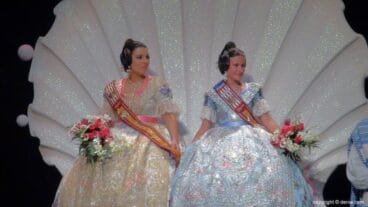 Presentación Darrere del Castell falleras mayores Maria y Mireia