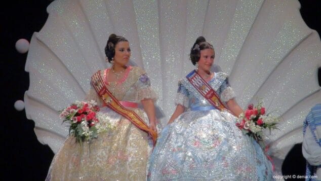 Presentación Darrere del Castell falleras mayores Maria y Mireia