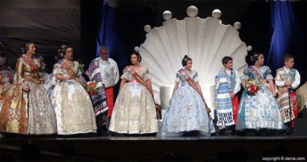 Presentación Darrere del castell cargos 2014