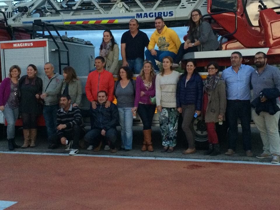 Olleta alcoyana y visita al cuerpo de bomberos de la Falla Centro 2 Visita de la Falla Centro a los bomberos