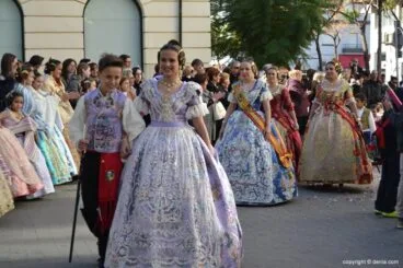 Presentación infantil Saladar 2015 – llegada de la comisión