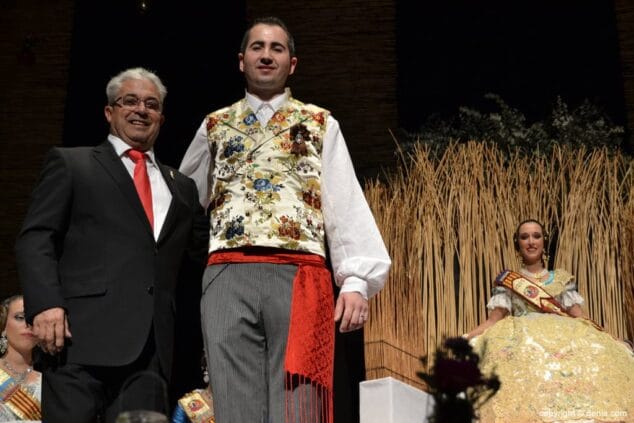 Espectáculo sin igual para presentar a Noelia como Fallera Mayor del Oeste 18 16 Presentación falla Oeste Pleitesía de Fernando Marí Perles