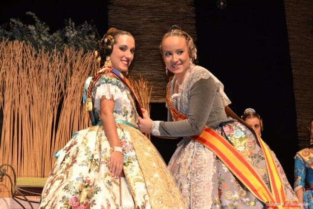 Espectáculo sin igual para presentar a Noelia como Fallera Mayor del Oeste 23 21 Presentación falla Oeste Carla Petrie