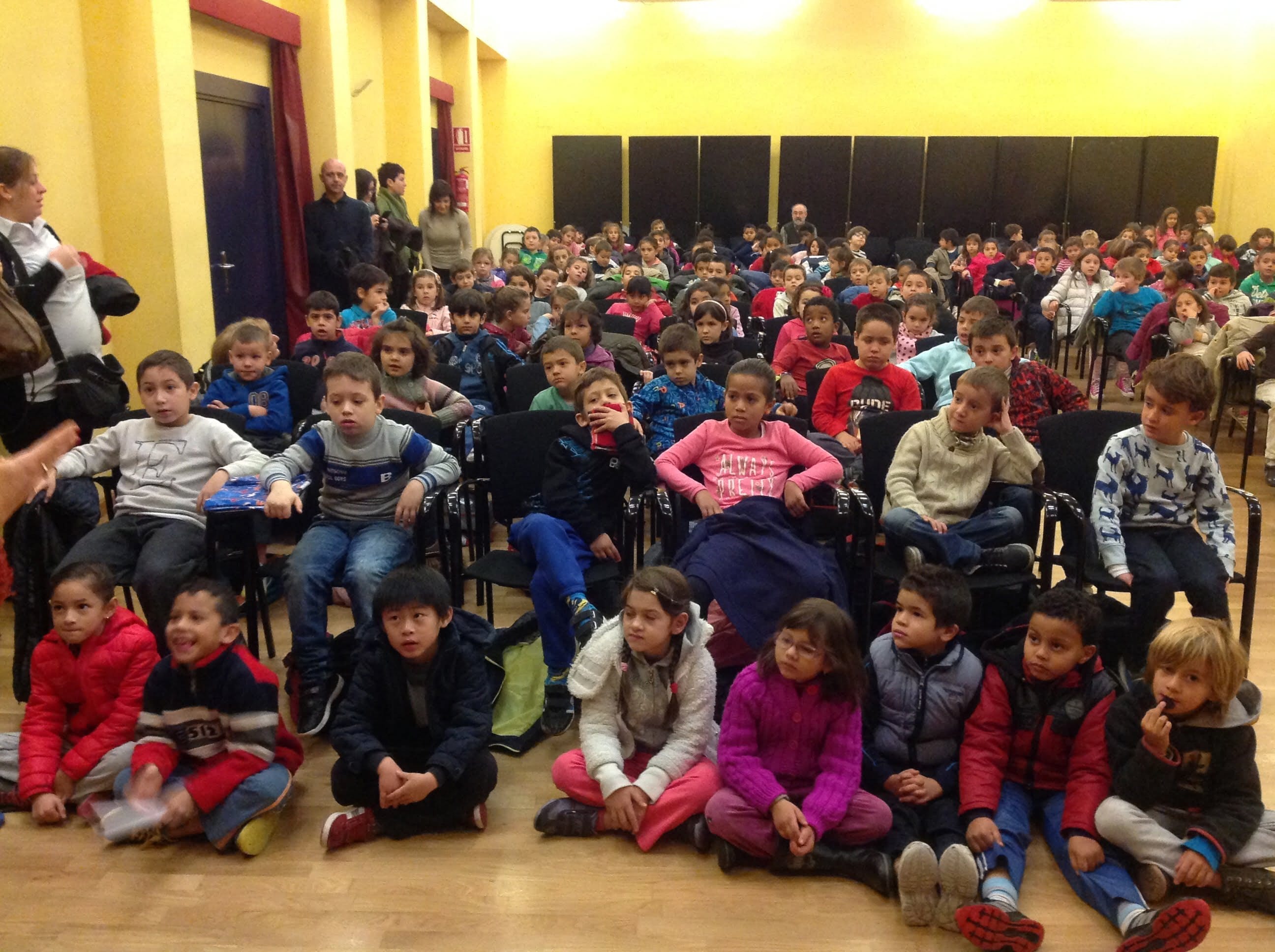 Alumnos en la sesión de Mundo de Colores