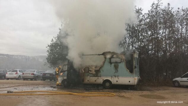 Autocaravana quemada