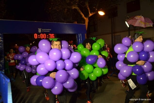 Comparsa de uvas de la suerte
