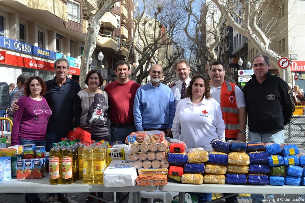 Las fiestas, un imprescindible en la Dénia de 2014 6 Donación de alimentos