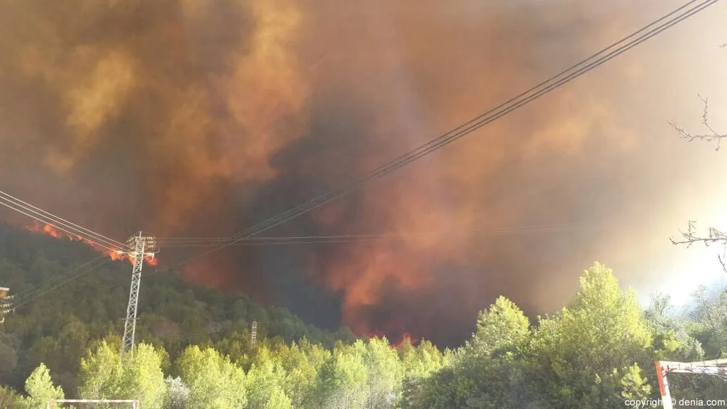 Incendio en el Montgó