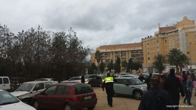 La policía despejando la zona