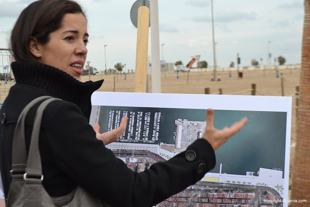 María Flores explicando el proyecto