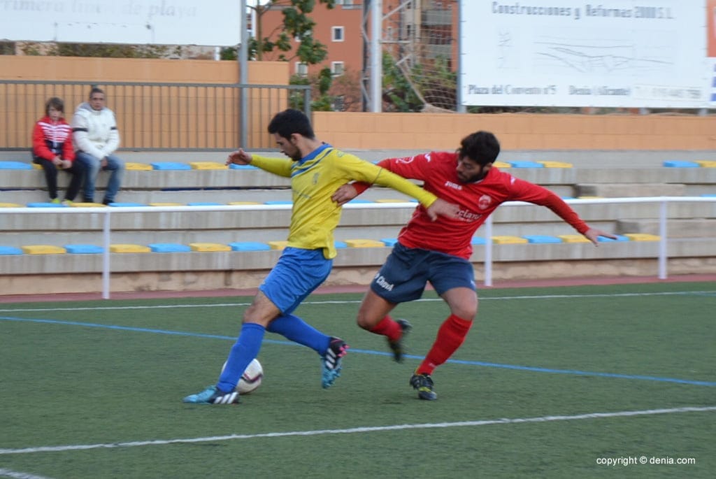 Mono intentando un regate