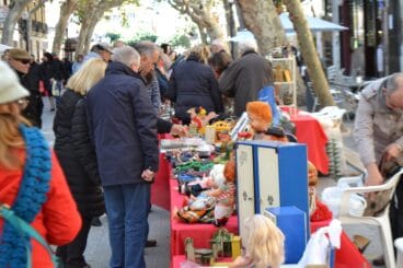 Mucho público en uno de los puestos